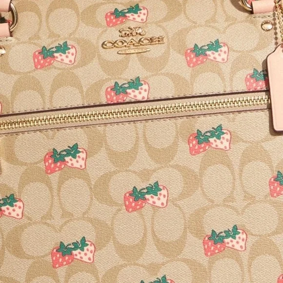NWT💃Coach Gallery Tote In Signature Canvas With Strawberry Print - Picture 10 of 12